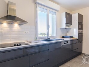 Réfrigérateur, micro-ondes, four, lave-vaisselle