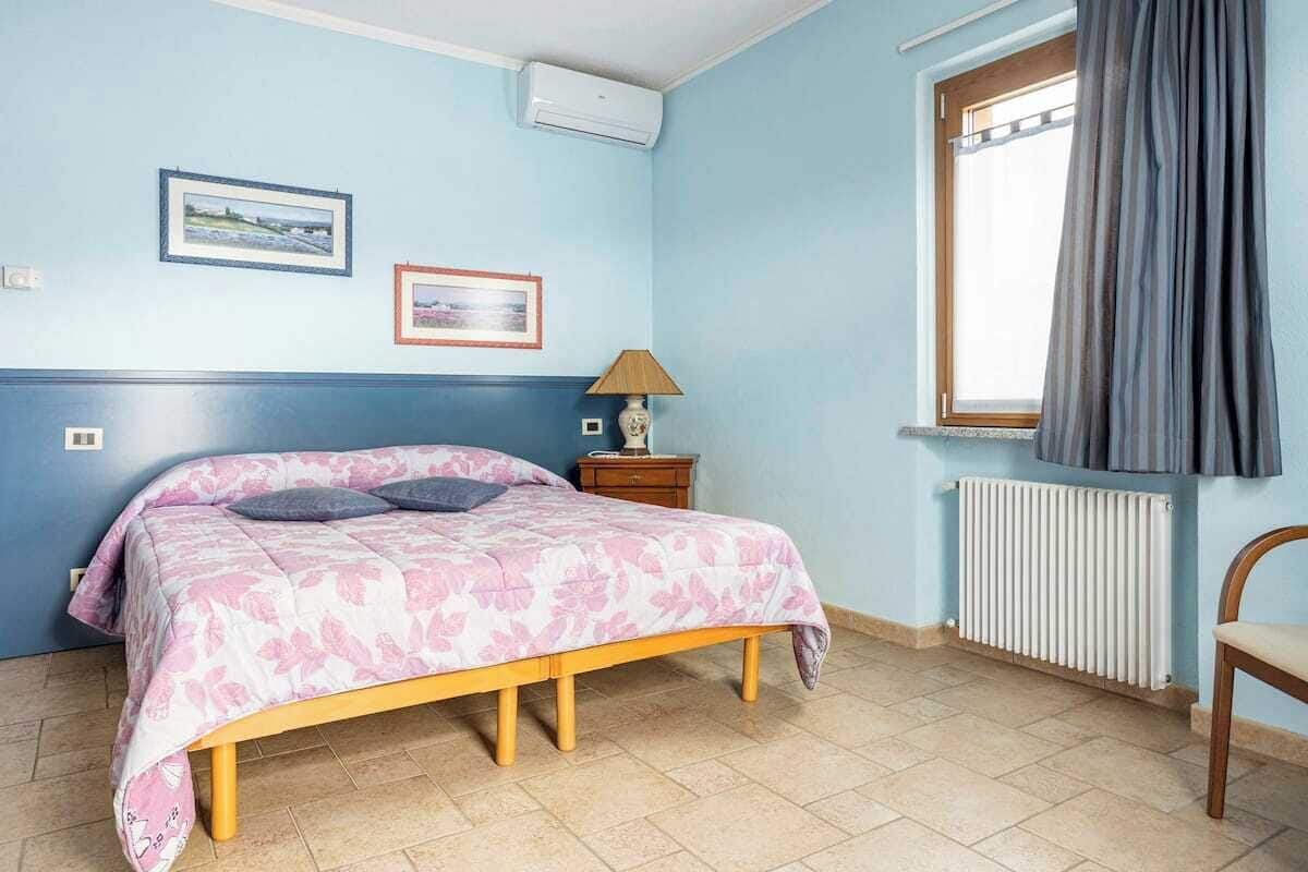 Basic Room | Premium bedding, minibar (some free items), WiFi (free), bed sheets