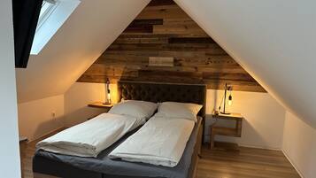 4 Schlafzimmer, Schreibtisch, Bügeleisen/Bügelbrett, Reisekinderbett