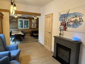 Smart TV, fireplace, books, printers - Modern vacation home / chalet with forest view in Dresden (Dresden)