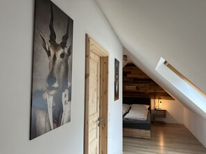 4 bedrooms, desk, iron/ironing board, travel crib - Modern vacation home / chalet with forest view in Dresden (Dresden)