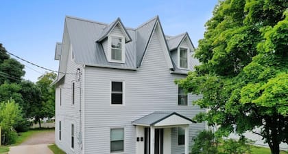 Take In MQT - Convenient Main Apt, Walking Range!