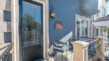 Nhà, nhiều giường, ban công, quang cảnh thành phố | Hiên