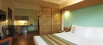 Microtel by Wyndham South Forbes Near Nuvali