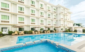Pool - Microtel by Wyndham South Forbes Near Nuvali (Biñan City)