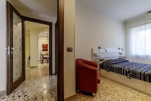 2 Schlafzimmer, Schreibtisch, Bügeleisen/Bügelbrett, WLAN