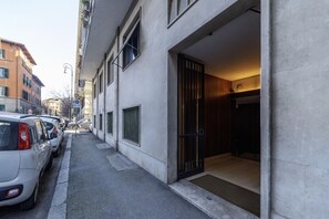 Exterior detail - GuestHost - Bright and quiet 100sqm apartment able to accommodate up to 5 people. Located on the 4th floor, with elevator (not suitable for disabled people), of a building just a few minutes from Piazza San Giovanni, the Scala Santa and the Metro stop, t (Roma)