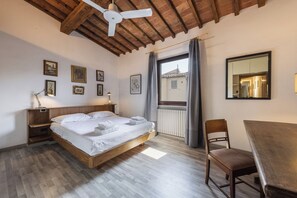 Comfort Apartment | 2 bedrooms, premium bedding, down comforters, desk