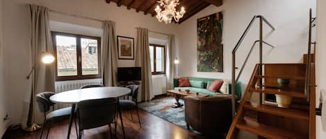 Comfort Apartment | Living area | 40-inch flat-screen TV with digital channels, TV