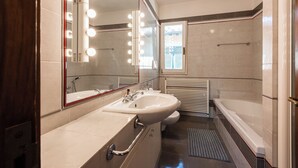 Comfort Apartment | Bathroom - San Giovanni House by Mmega (Florence)