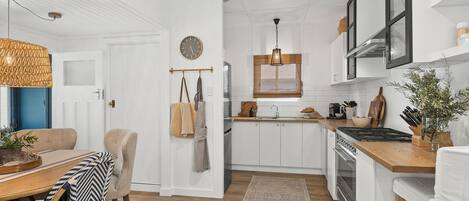 冰箱、微波炉、烤箱、炉灶