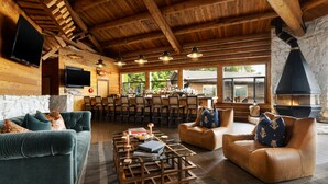 Restaurant - Salmon Falls Resort (Ketchikan)