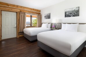 スタンダード ダブルルーム ダブルベッド 2 台 禁煙 | 高級寝具、遮光カーテン  、WiFi (無料)、ベッドシーツ