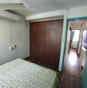 3 chambres, coffres-forts dans les chambres, fer et planche à repasser