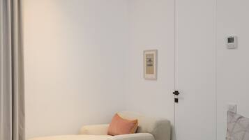 5 bedrooms, iron/ironing board, free WiFi, bed sheets