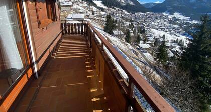 Panoramic apartment with balcony for 6 people