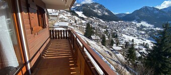 Panoramic apartment with balcony for 6 people