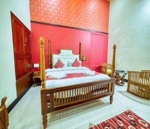 Egyptian cotton sheets, premium bedding, minibar, desk - Hotel Windsor Castle (Salem)