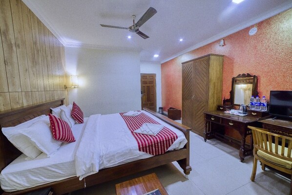 이집트산 면 시트, 고급 침구, 미니바, 책상