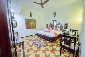 Draps en coton égyptien, literie de qualité supérieure, minibar, bureau