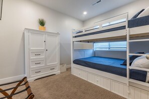 13 habitaciones, tabla de planchar con plancha, cuna de viaje y wifi