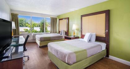 Econo Lodge Airport Near Billy Graham Parkway