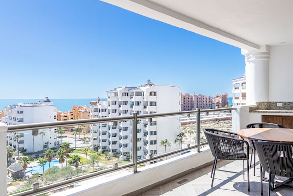 Outdoor dining - Casa Blanca Golf Villas 3 Bedrooms Condo E 702 (Puerto Peñasco)