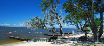 Harbour House 3 Bedroom Soundfront in Colington