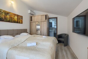 3 slaapkamers, een kluis op de kamer, een strijkplank/strijkijzer, wifi
