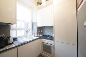 Kühlschrank, Ofen, Herdplatte, Geschirrspüler