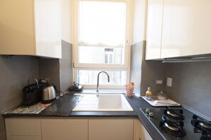 Kühlschrank, Ofen, Herdplatte, Geschirrspüler