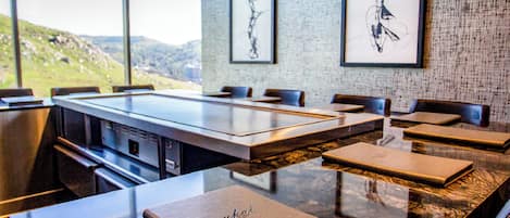 6 restaurants, serveren ontbijt, lunch, diner, Amerikaanse gerechten