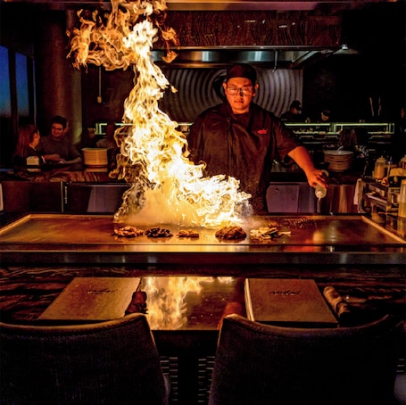 6 restaurantes; se sirve desayuno, almuerzo y cena; cocina americana. Table Mountain Casino Resort