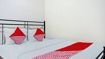 Desk, free WiFi, bed sheets