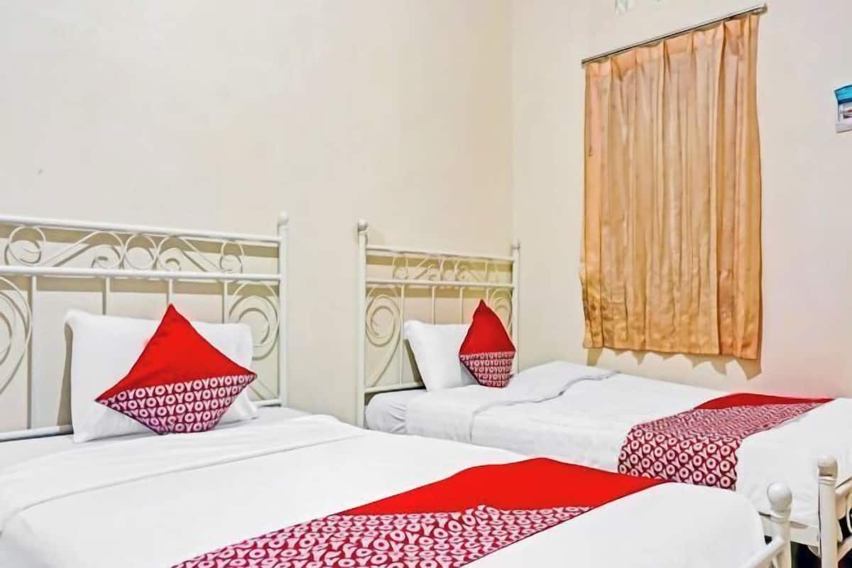 Escritorio, wifi gratis, ropa de cama