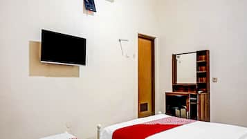 Een bureau, gratis wifi, beddengoed