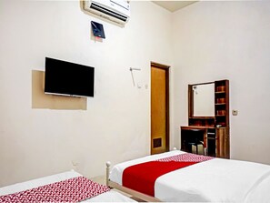 Escritorio, wifi gratis, ropa de cama