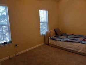 3 bedrooms, internet, bed sheets