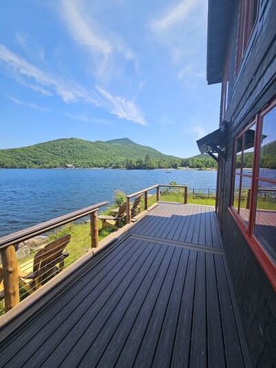 Stunning Blue Mountain Lake - Waterfront Property!
