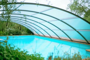 Piscina interna, piscina externa