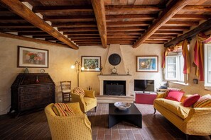 Fernseher, Tischtennisplatte