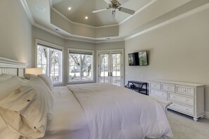 6 bedrooms, iron/ironing board, internet, bed sheets