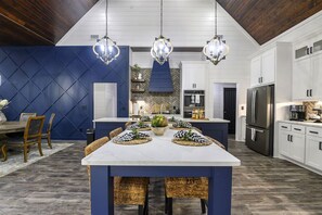 Dining - Brand New! APs Landing|Sleeps 15 (Broken Bow)