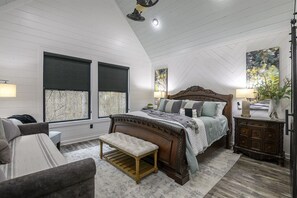 4 室のベッドルーム、デスク、アイロン / アイロン台、WiFi