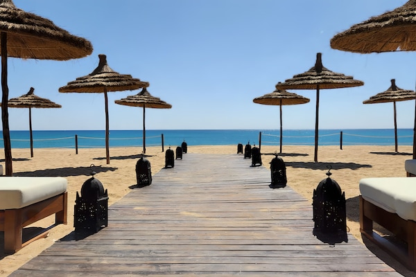 بار على الشاطئ