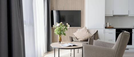 Biggy Apartment - 2 Bedroom | Wohnbereich | 37-Zoll-LED-Fernseher mit Digitalempfang, Fernseher