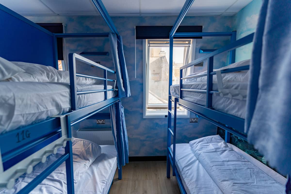 14 Bed Dorm, Women Only | WiFi (free), bed sheets