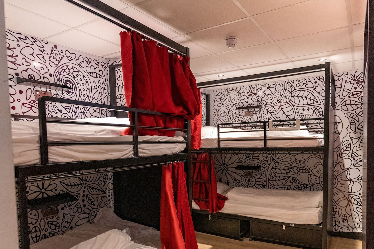 12 Bed Dorm, Women Only | WiFi (free), bed sheets