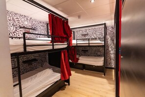 واي فاي مجانًا وملاءات أسرّة