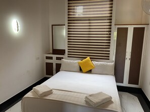 Phòng đôi hoặc 2 giường đơn Deluxe | Bộ trải giường bằng vải cotton Ai Cập, bộ đồ giường cao cấp, bàn 